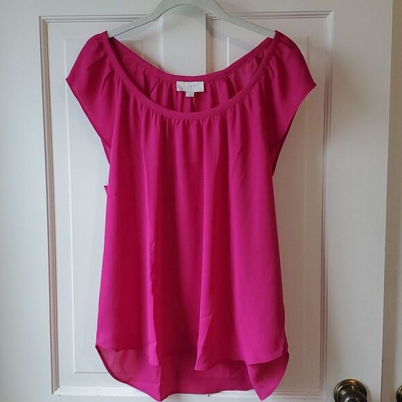 NWT LOFT BRIGHT PINK FUCHSIA CAP SLEEVE TOP SIZE MEDIUM FLOWY SCOOP NECK - Picture 1 of 7
